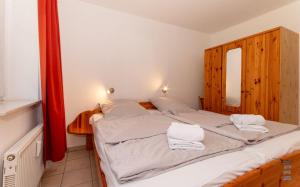 two twin beds in a small room with a mirror at Wattschnecke in Böhl