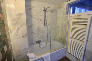 A bathroom at Casa Vacanze Piazza Vecchia