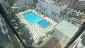 an overhead view of a swimming pool in a building at omni1818 in Bang Kapi