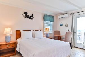 a bedroom with a bed and a window at The Montauk Soundview in Montauk
