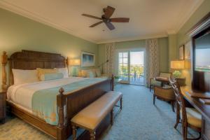 デスティンにあるHenderson Beach Resortのベッドルーム1室(大型ベッド1台、ファン付) +37枚の写真