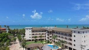 an aerial view of a hotel and the ocean at Hosts BR - La Serena Suíte Cumbuco in Caucaia +5 photos