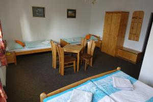 Rúm í herbergi á Penzion U Studánky
