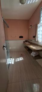 an empty room with a mirror and a sink at Moraes Residence in Belo Horizonte +3 photos