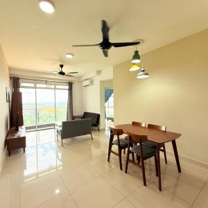 a dining room and living room with a table and chairs at KULAI IOI MALL D'Putra Suites Near JPO Senai Airport in Kampong Saleng