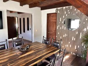 a dining room with a wooden table and chairs at Cabañas M&S By GEstores in Huasca de Ocampo