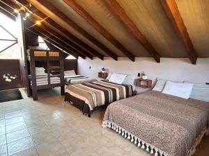 a bedroom with two beds in a room at Cabañas M&S By GEstores in Huasca de Ocampo