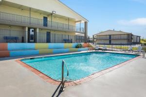a large swimming pool in front of a building at Clarion Pointe Athens I-65 in Athens