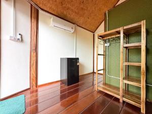an empty room with a television and a window at Yod Khao Muay Thai Camp in Ban Nok