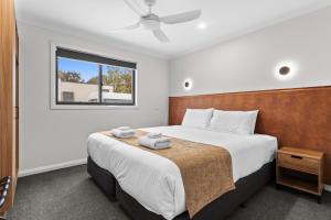 a bedroom with a bed and a window at Barooga Hotel in Barooga