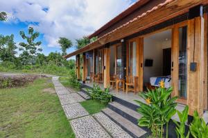 a house with a pathway leading to the front of it at Kampuak Cottages in Nusa Penida