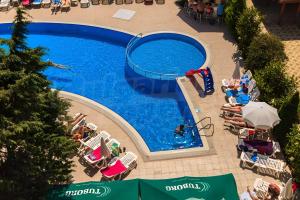 an overhead view of a swimming pool with chairs and umbrellas at Dalis Sunny Beach in Sunny Beach