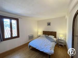 a bedroom with a bed and a window at Al clouc in CampÃ´me