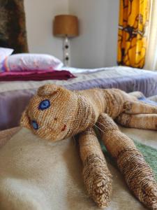 a teddy bear laying on top of a bed at Päivärannantila in Pihtipudas