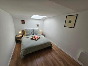 a bedroom with a bed with flowers on it at L'écrin De Mouroux - Disney 20 min - Clim & Parking in Mouroux
