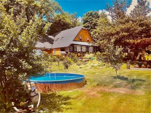 a house with a swimming pool in the yard at Wellness Roubenka u Obory in Svratouch