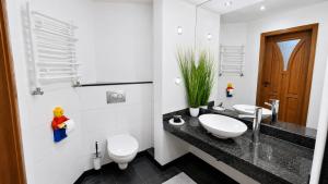 a bathroom with two toilets and a sink at Pension Nippgen in Radebeul +24 photos