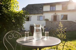 a table with a vase sitting on top of it at Gîte Les Sapins Douglas in Sansac-Veinazés