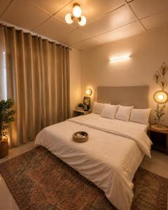 a bedroom with a large white bed and a window at Bir Haus in Bīr