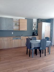 a kitchen with a table and chairs in a room at Ferienwohnung in Arrach
