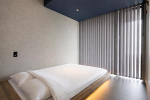 a white bed in a room with a large window at nagisa awajishima in Awaji +66 photos