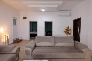 a living room with a couch and a bed at Premium Stay Prishtina in Prishtinë