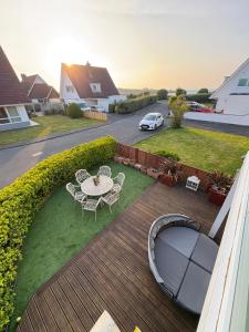 a patio with a table and chairs on a deck at Sunset at Horizon in Castel