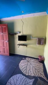 a room with a wall with a door and a floor at Hotel O Green Desa Bayu in Kota +17 photos