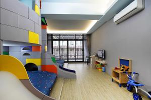 a room with a kids room with a slide in it at 維邇莊園-Weir manor 傑克堡 in Tainan