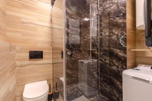 a bathroom with a shower and a toilet at 3-217 Rybalsky, Naberezhno Rybalska 3, Kyiv centre, panoramic city view, 15 kW backup power, Petrovdom Apartment in Kyiv +22 photos