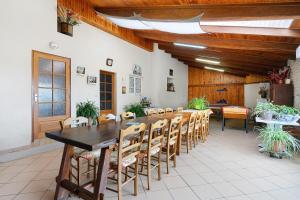 a dining room with a large table and chairs at Chambre d'hôtes La Champagne in Sémussac