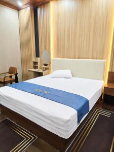 a bedroom with a large bed in a room at Panda Hotel in Long Thành