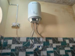 a light on the wall of a bathroom at Jp Homestay in Vrindāvan