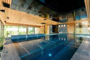 ein großer Swimmingpool in einem Haus in der Unterkunft Lago Hotel & Spa - Adult Recommended in Ohrid