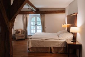 a bedroom with a large bed and a window at Schloss Maierhofen in Painten