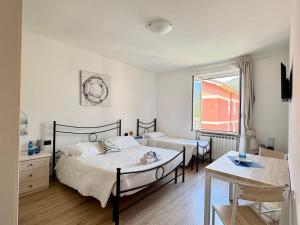 a bedroom with two beds and a window at Affittacamere Il Veliero in Levanto