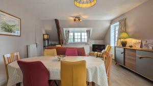a kitchen and dining room with a table and chairs at Le Mariotte in Pont-et-Massène