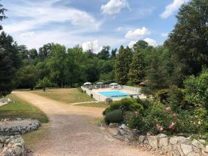 a driveway leading to a pool in a garden at Le Mariotte in Pont-et-Massène