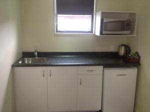 Kuchyň nebo kuchyňský kout v ubytování Central Park Motor Inn
