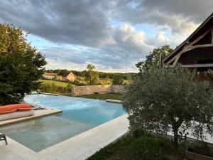 a swimming pool in a yard next to a house at 9 La Roche La Bergerie in Saint-Plantaire