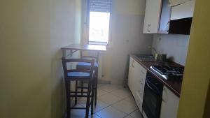 a small kitchen with a counter and two stools in it at Il respiro del mare in Montesilvano