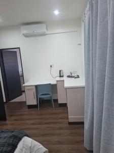 a room with a desk and a blue chair at 47 Northward BnB in Newcastle