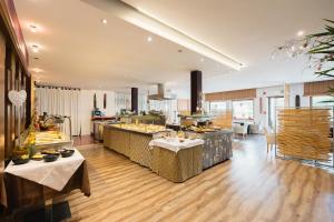 a large kitchen with tables in a room at B&B GoldRain in Coldrano