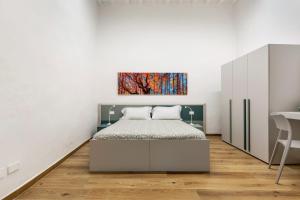 a bedroom with a bed and a painting on the wall at Ser Lapo - Dimora storica a Prato in Prato