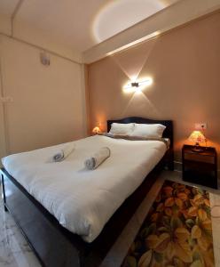 a bedroom with a large bed with two pillows on it at esS PHLYNDA Inn in Lāitlyngkot