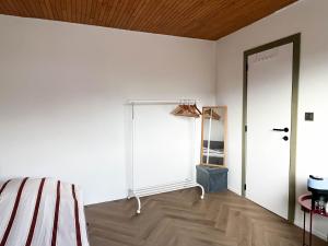 a room with a white wall and a door at PS Casa in Hasselt