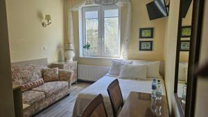 a living room with a couch and a table at Comfort Willa in Jurata