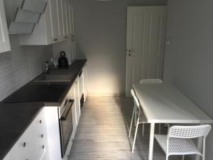 Kuchyňa alebo kuchynka v ubytovaní Apartament Warszawska