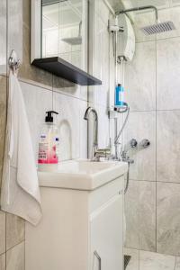 a bathroom with a sink and a shower at Güneş Villa Bahçe Katı in Antalya +20 photos