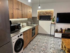 a kitchen with a washer and a sink and a dishwasher at Apartament Traugutta duży in Wałbrzych